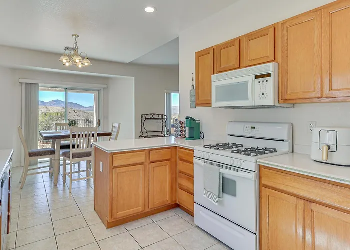 Desert Getaway W/ Serene Views In Bullhead City! Holiday home *
