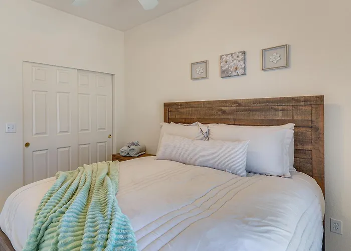 Desert Getaway W/ Serene Views In Bullhead City! Holiday home *